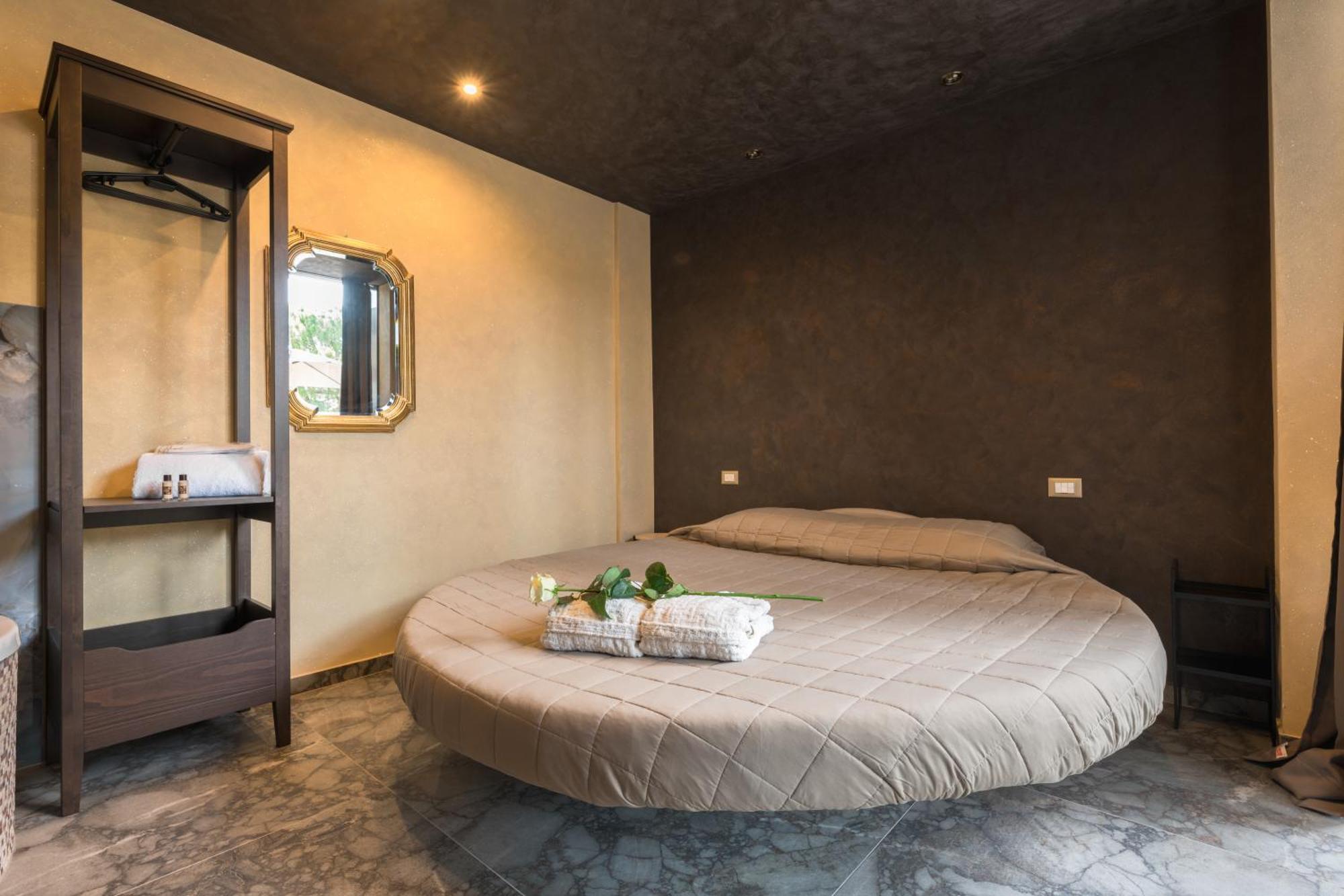 Garda Fantasy Paradise Silver O Gold Desenzano del Garda Dış mekan fotoğraf